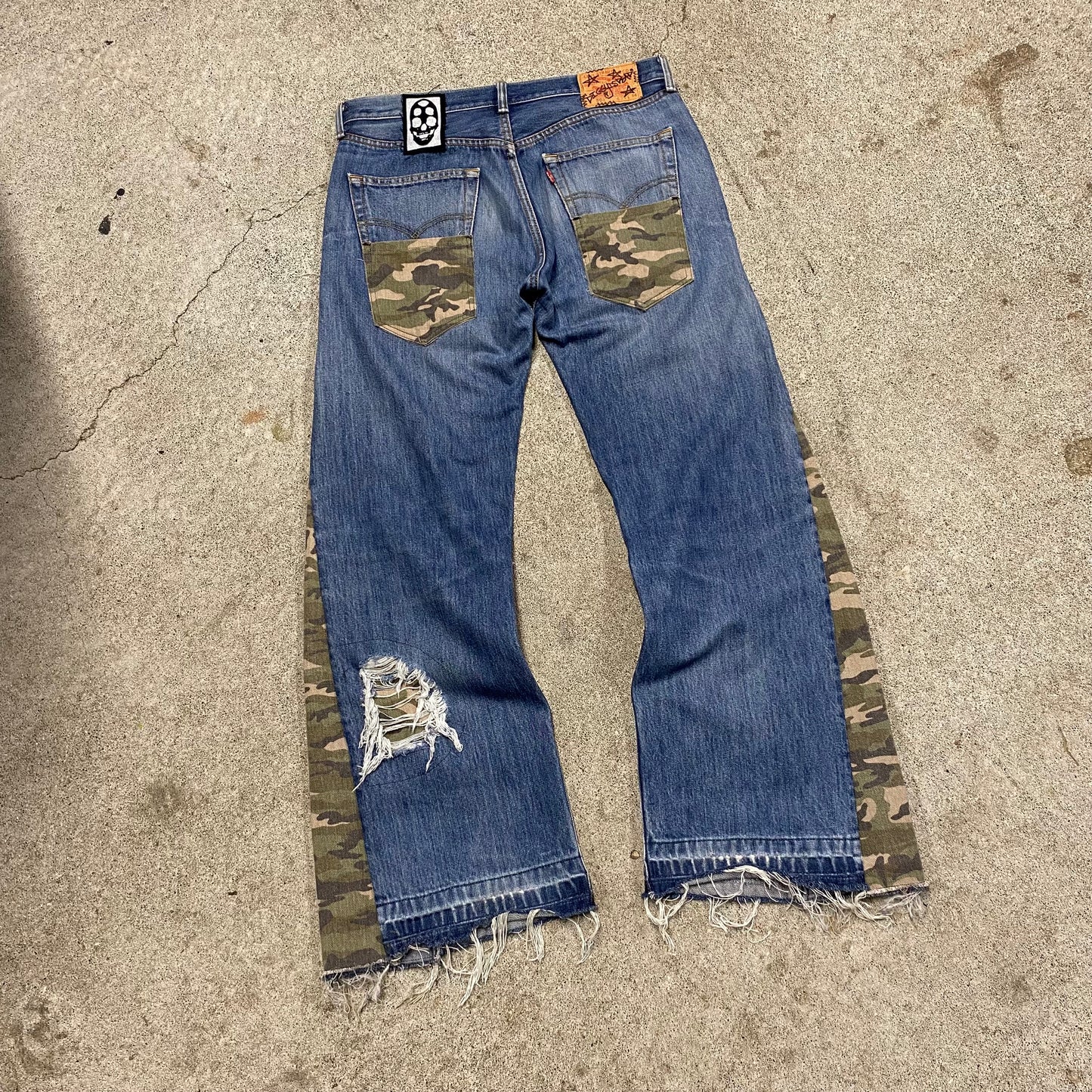 1/1 ‘PRIVATE DIRTBAG’ Camo Flared Jeans - 33X34