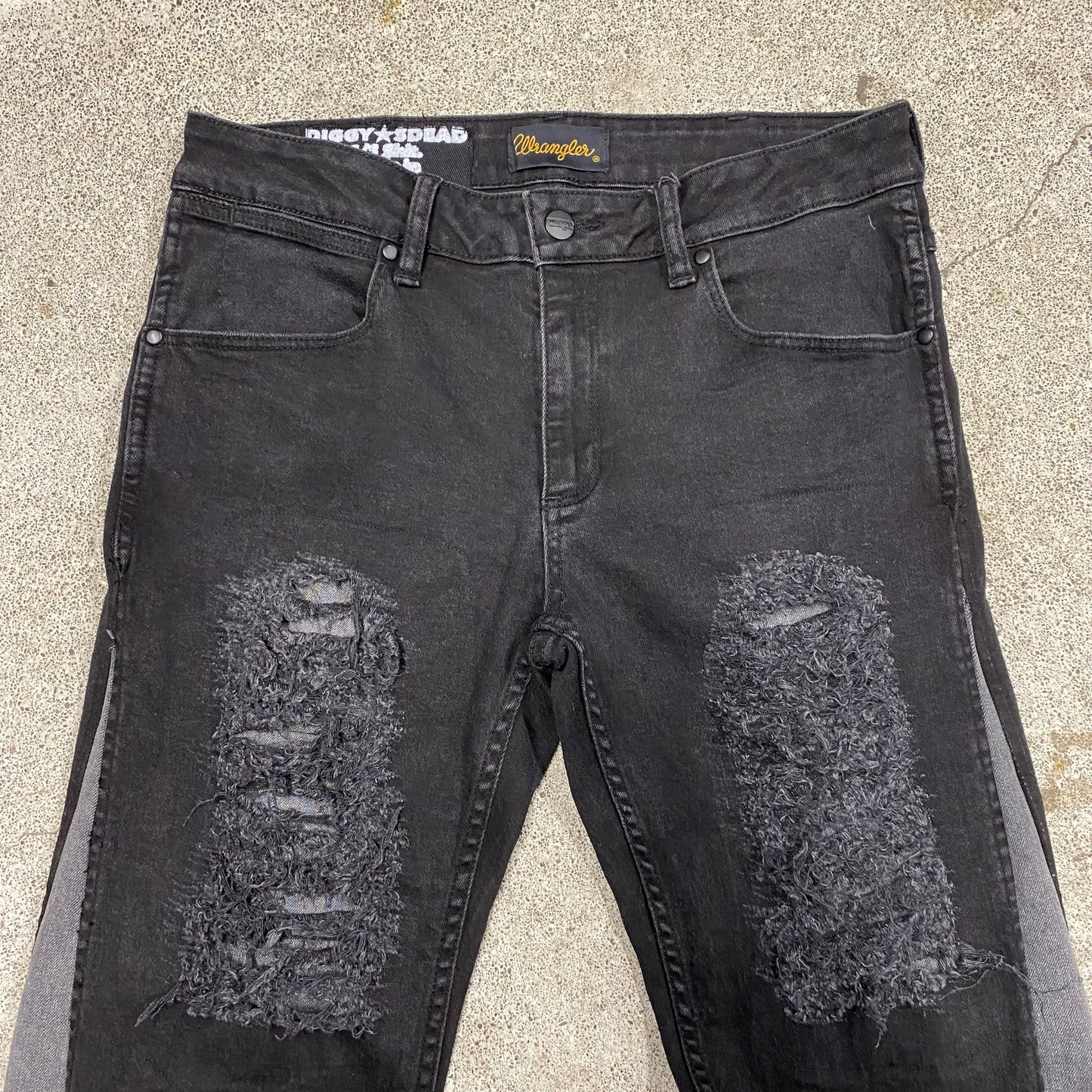 1/1 Gargoyle Distressed Jeans - 31X32