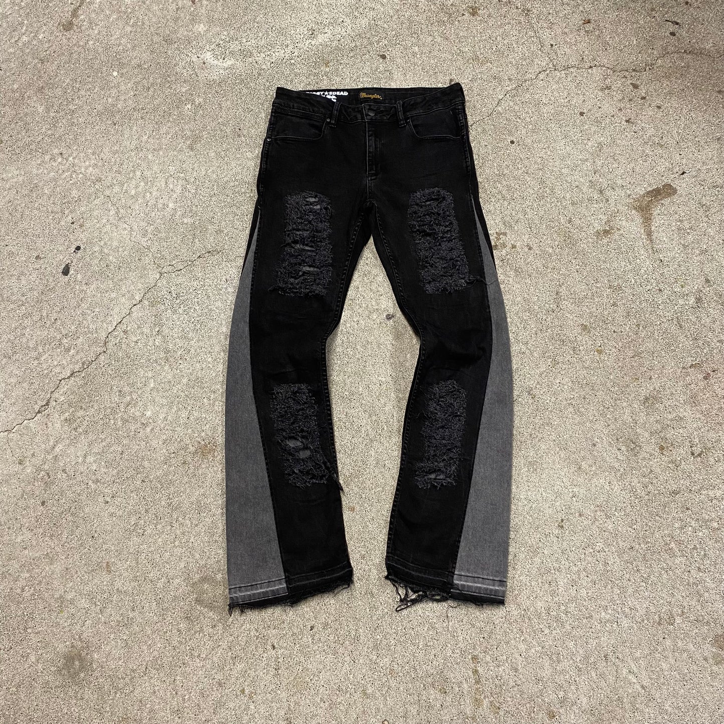 1/1 Gargoyle Distressed Jeans - 31X32