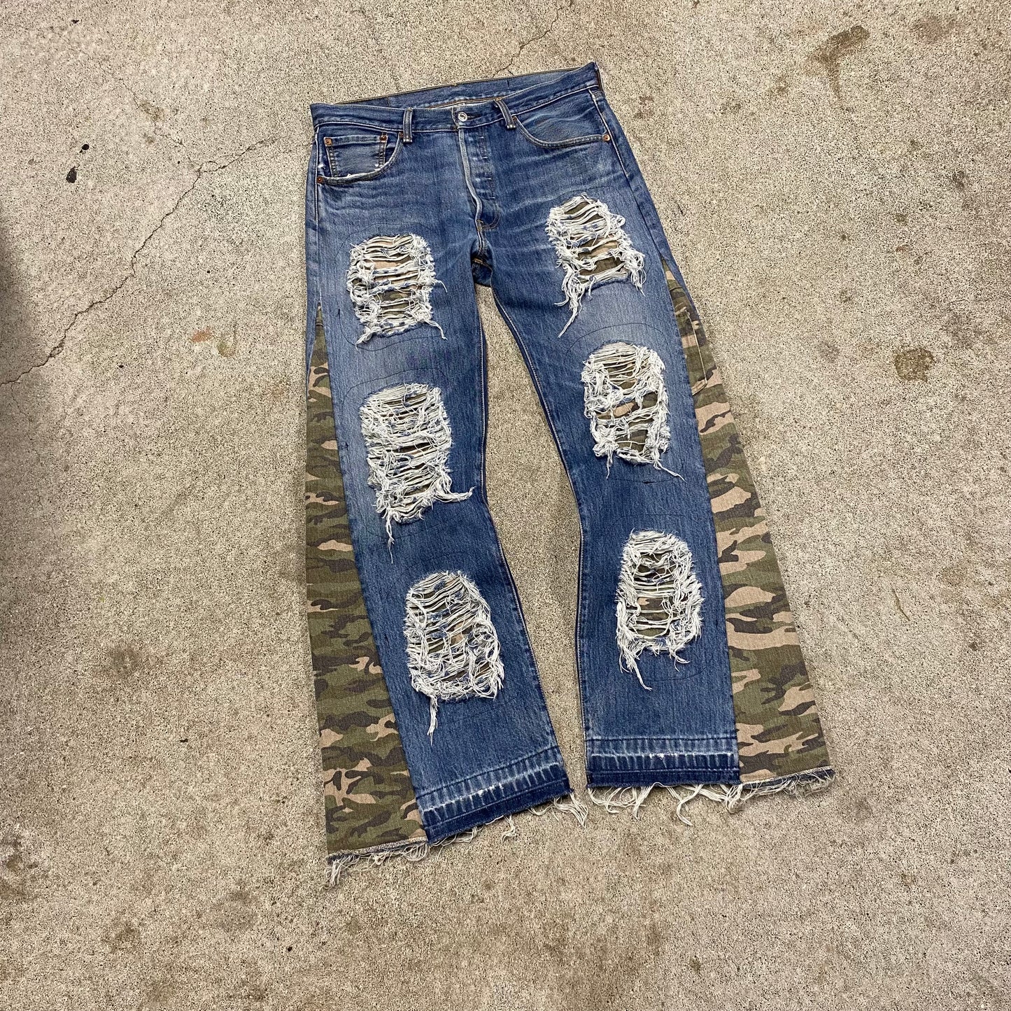 1/1 ‘PRIVATE DIRTBAG’ Camo Flared Jeans - 33X34