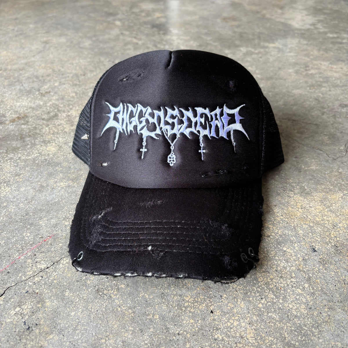 HALLOWEEN DISTRESSED TRUCKER - Black