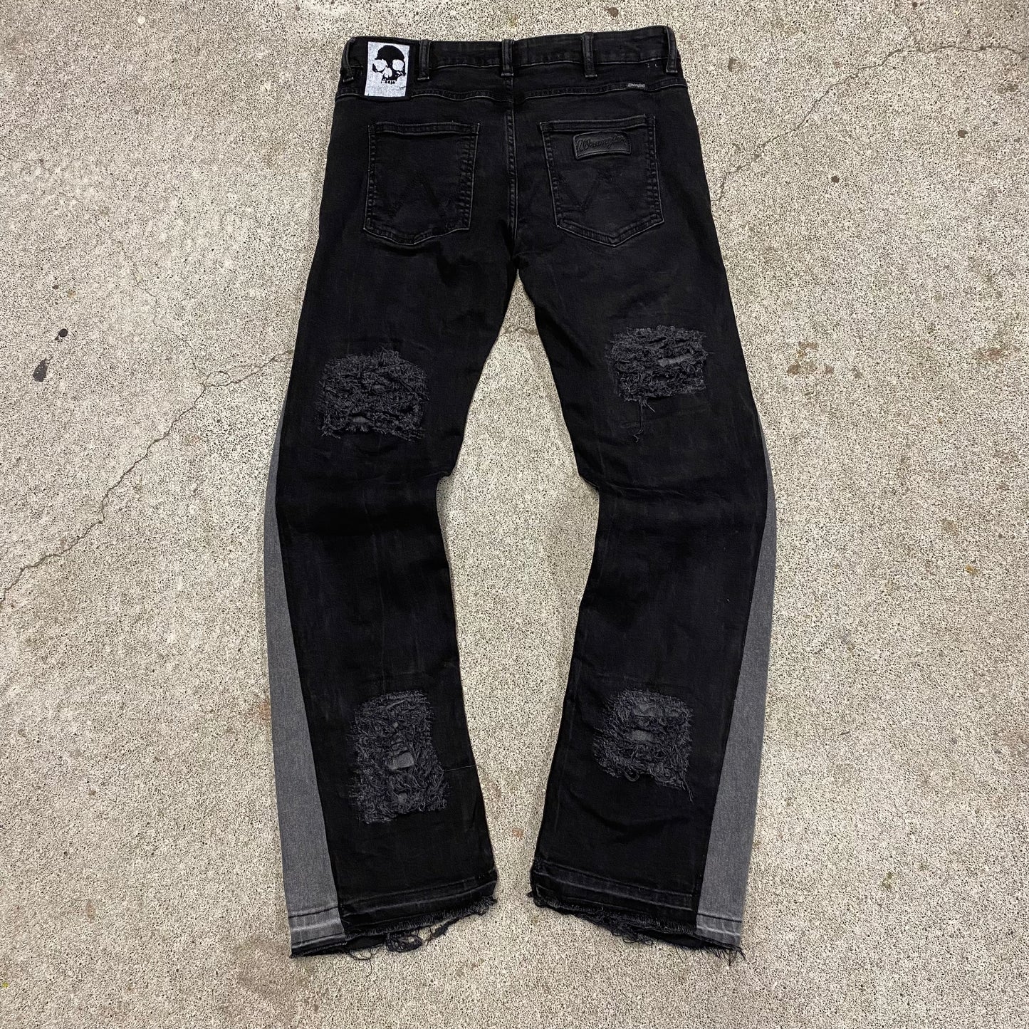 1/1 Gargoyle Distressed Jeans - 31X32