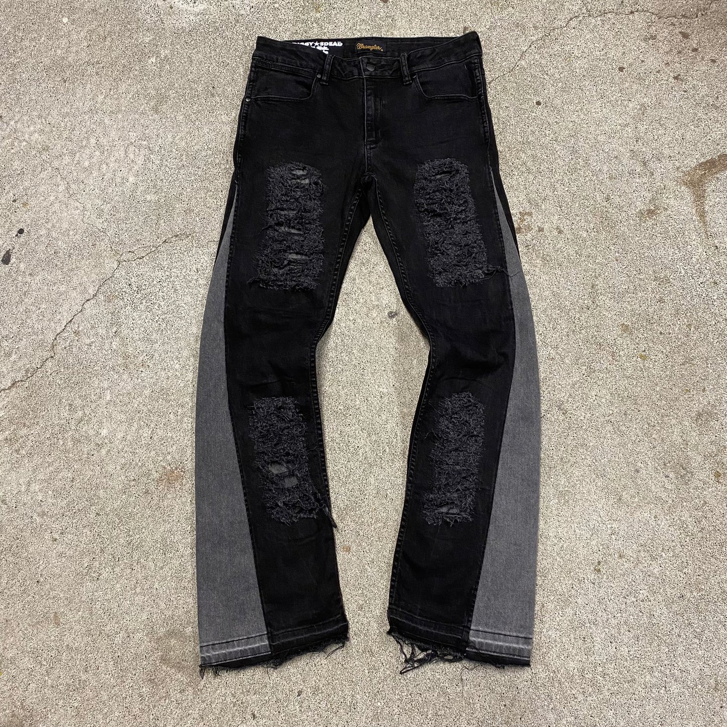1/1 Gargoyle Distressed Jeans - 31X32