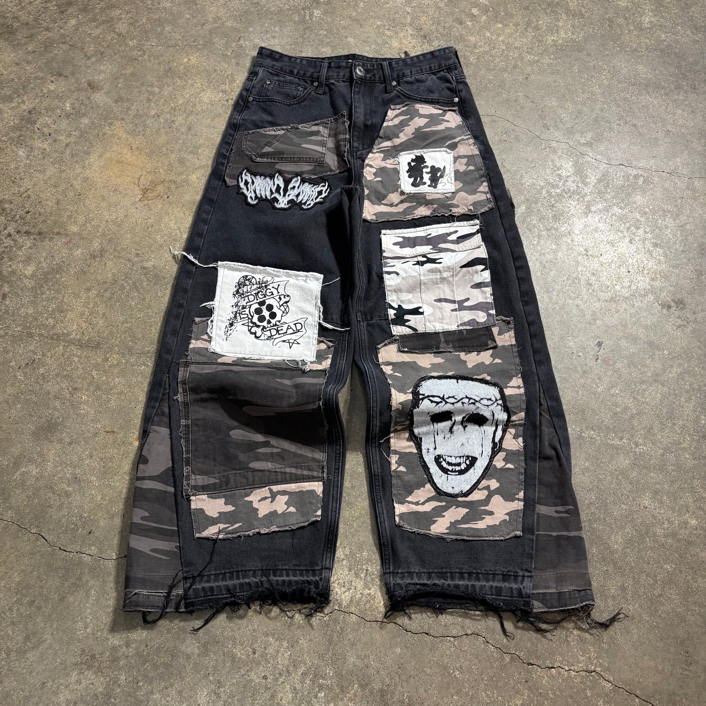 1/1 ‘LETS HUNT’ Jeans - 32X32
