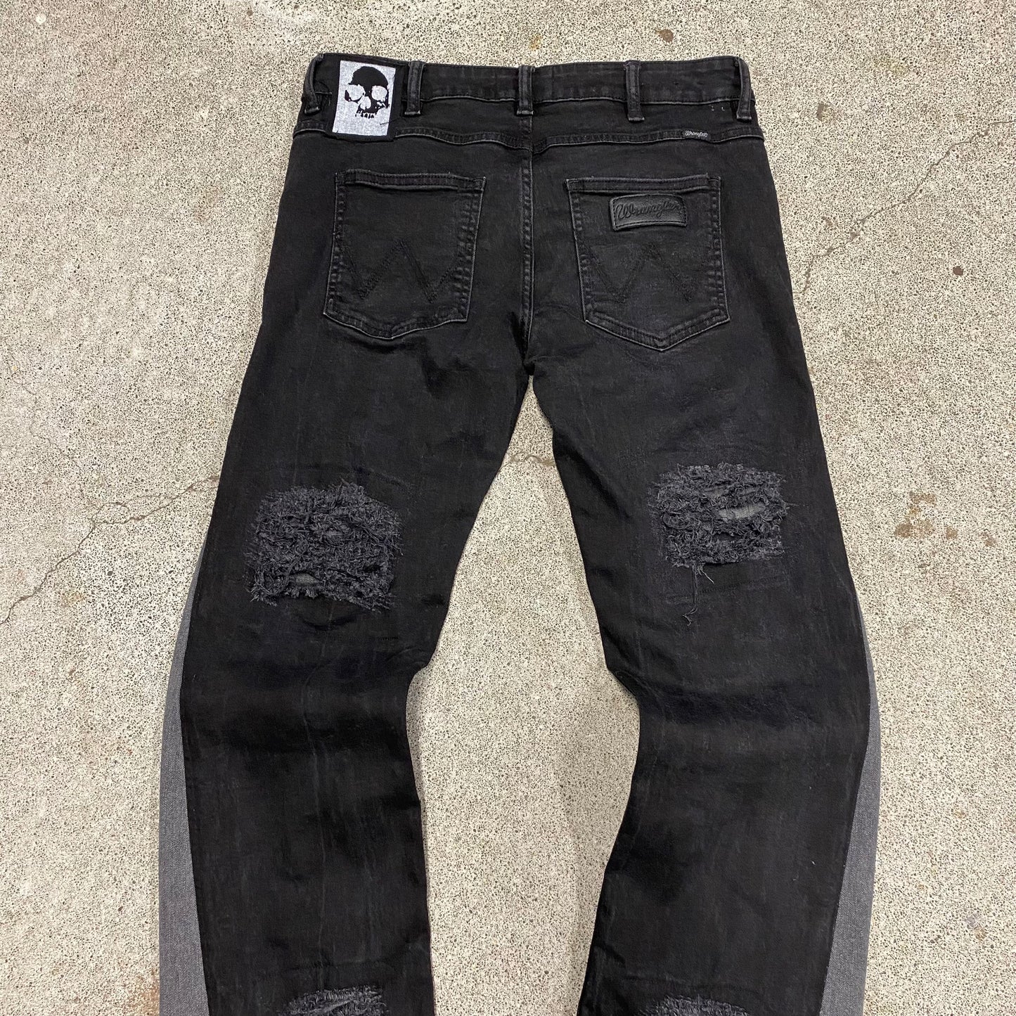 1/1 Gargoyle Distressed Jeans - 31X32