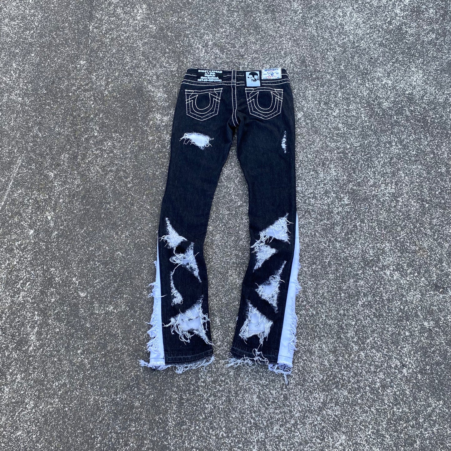 1/1 Distressed True Religion Womans Jeans - 27x30