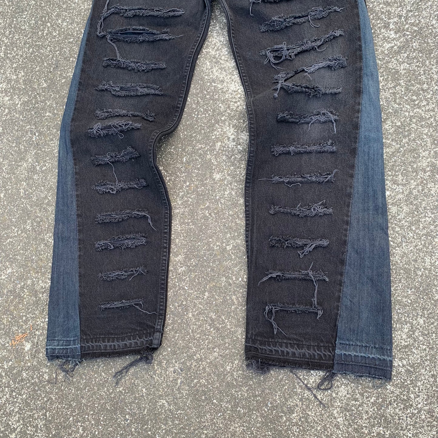 1/1 Distressed Dead Jeans - 36x36