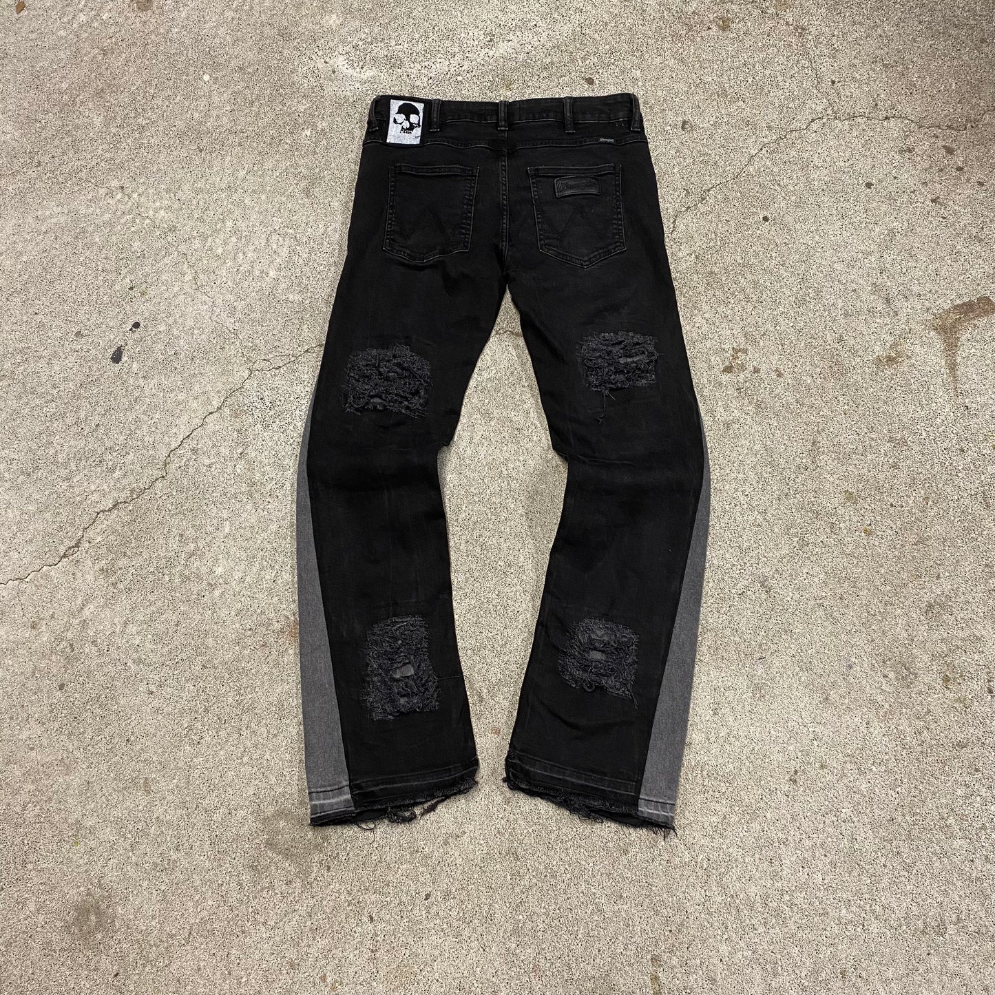 1/1 Gargoyle Distressed Jeans - 31X32