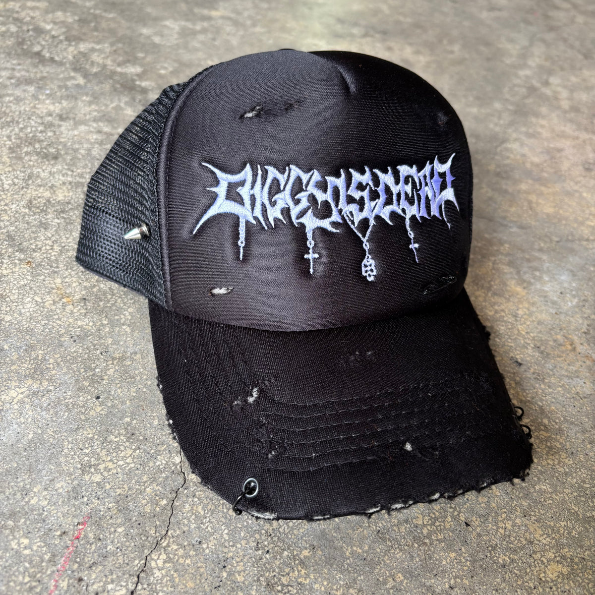 HALLOWEEN DISTRESSED TRUCKER - Black