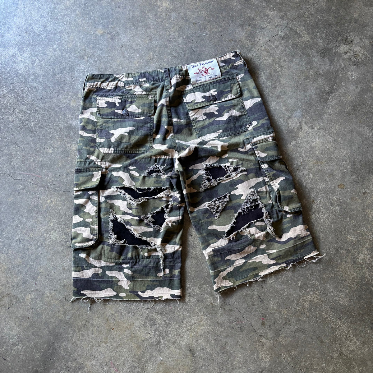 1/1 ‘CAMO TRUES’ Jorts - W36
