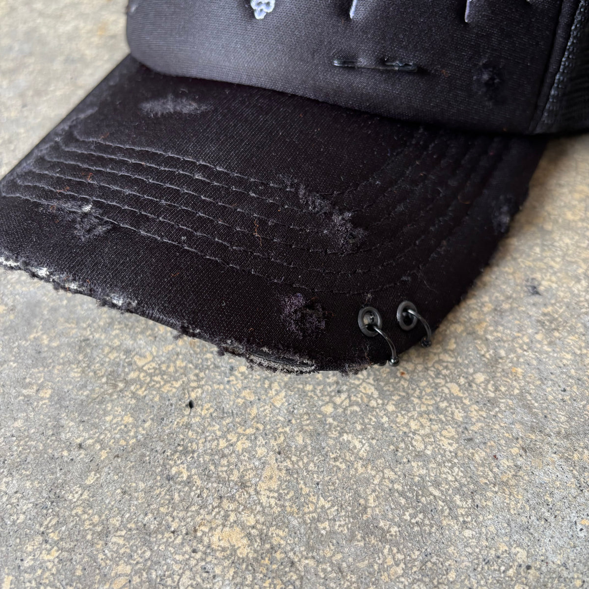 HALLOWEEN DISTRESSED TRUCKER - Black
