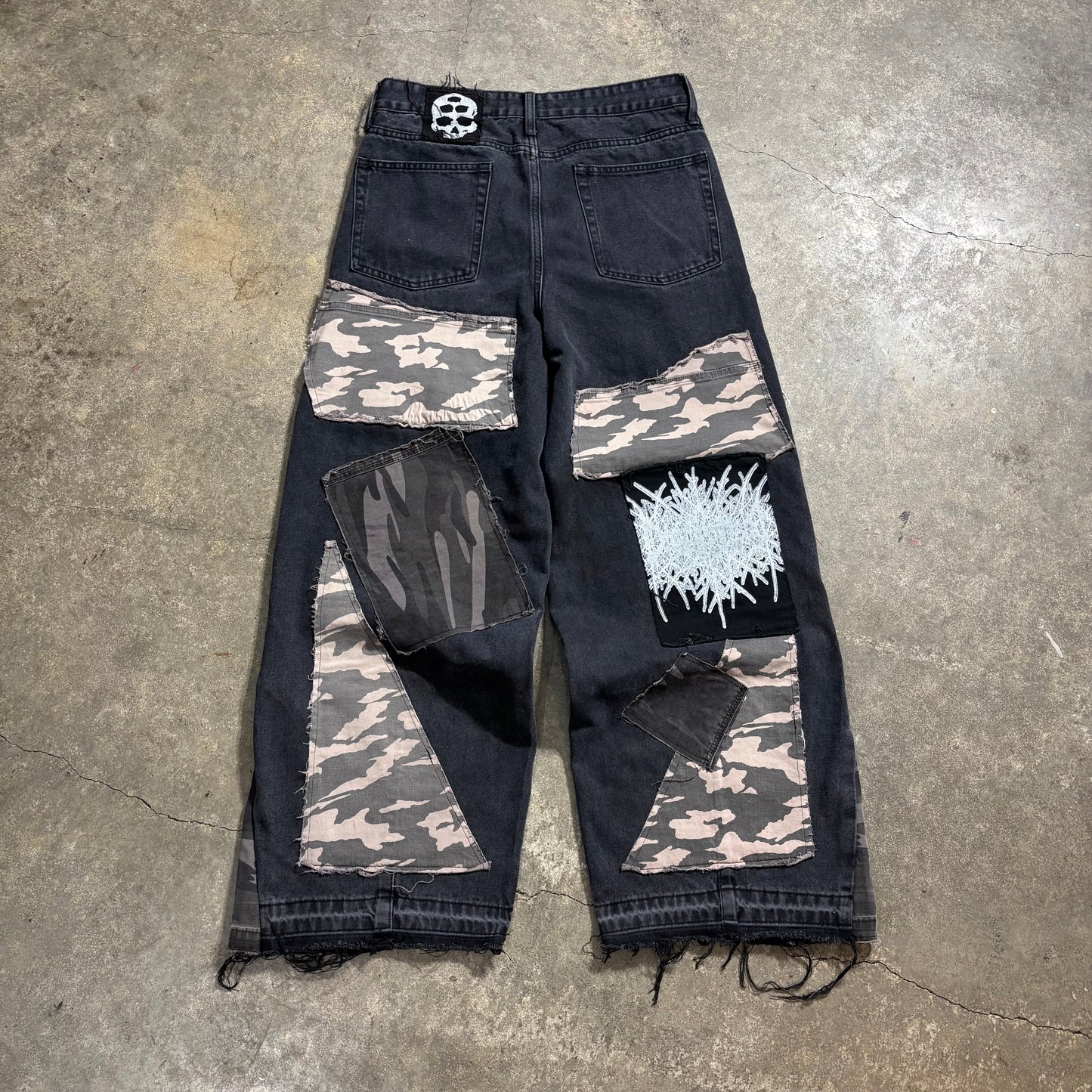 1/1 ‘LETS HUNT’ Jeans - 32X32