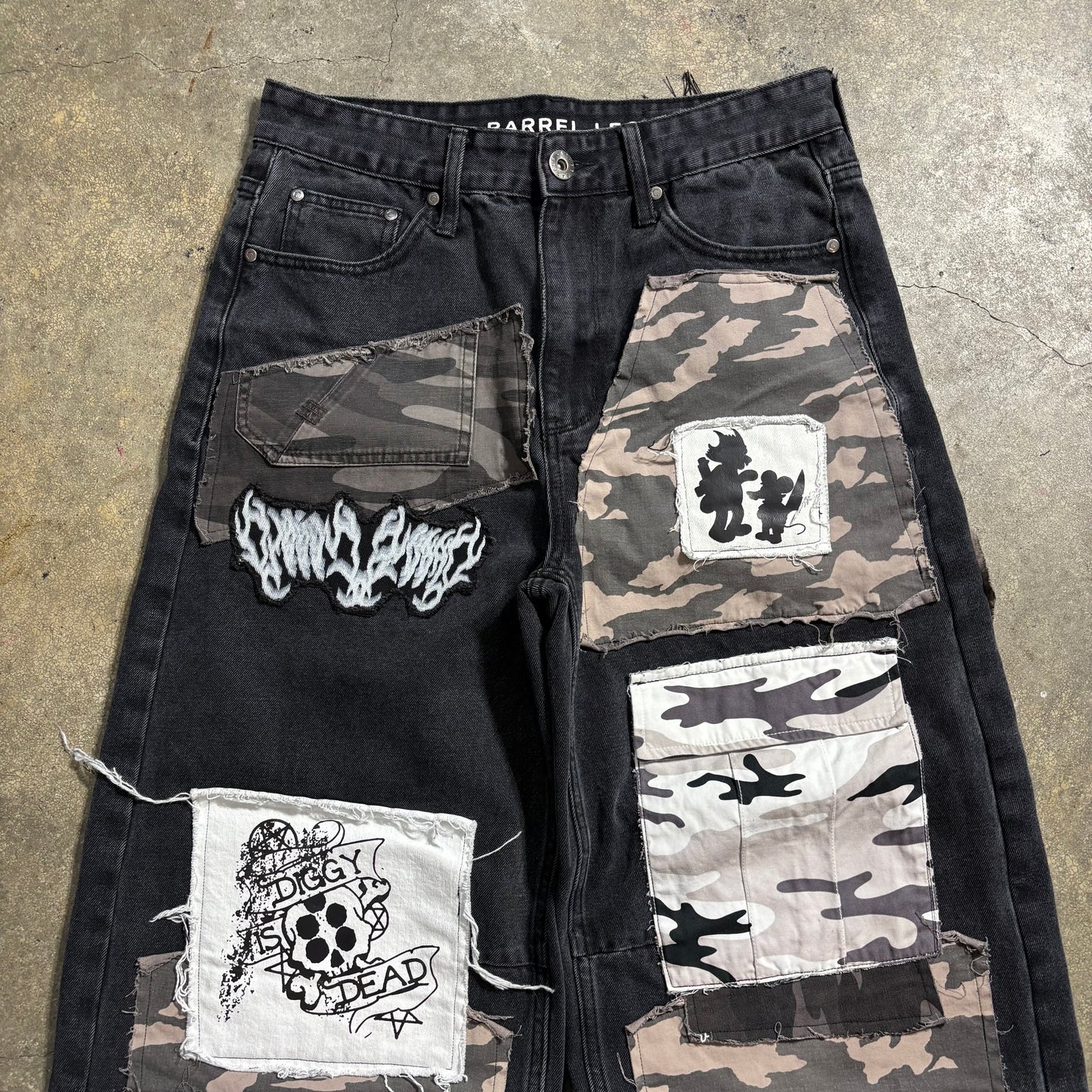 1/1 ‘LETS HUNT’ Jeans - 32X32