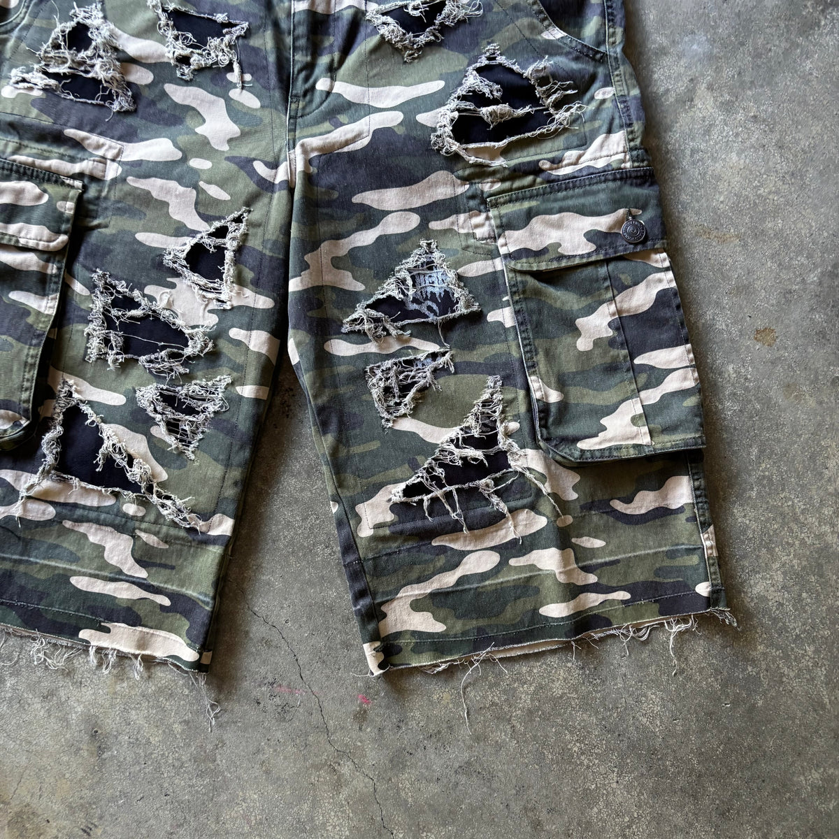 1/1 ‘CAMO TRUES’ Jorts - W36