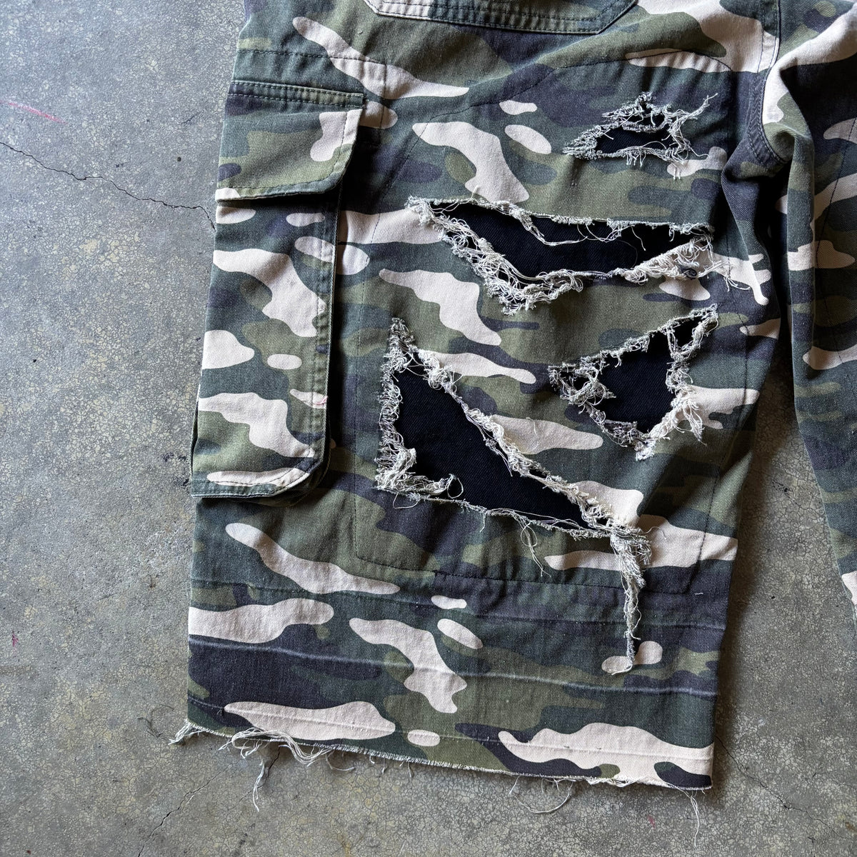 1/1 ‘CAMO TRUES’ Jorts - W36