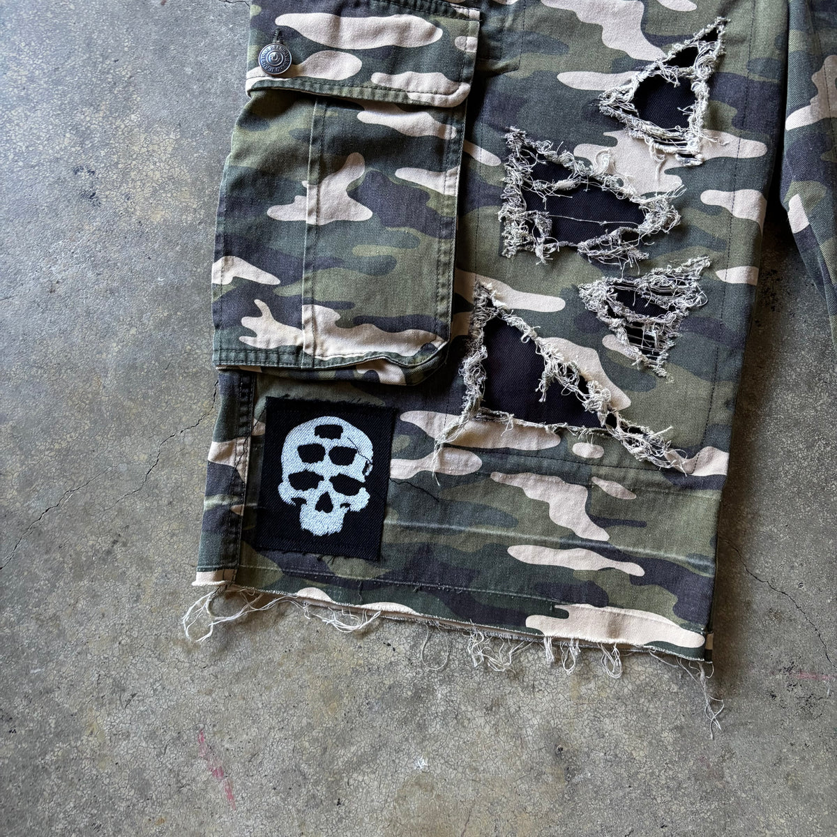 1/1 ‘CAMO TRUES’ Jorts - W36