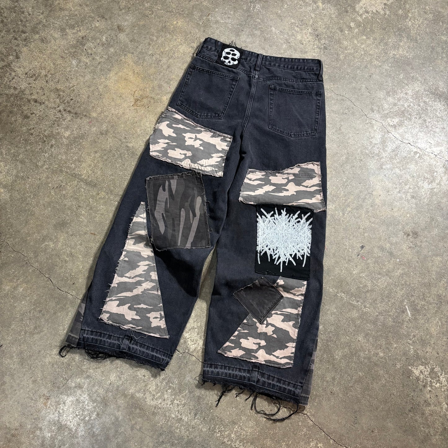 1/1 ‘LETS HUNT’ Jeans - 32X32