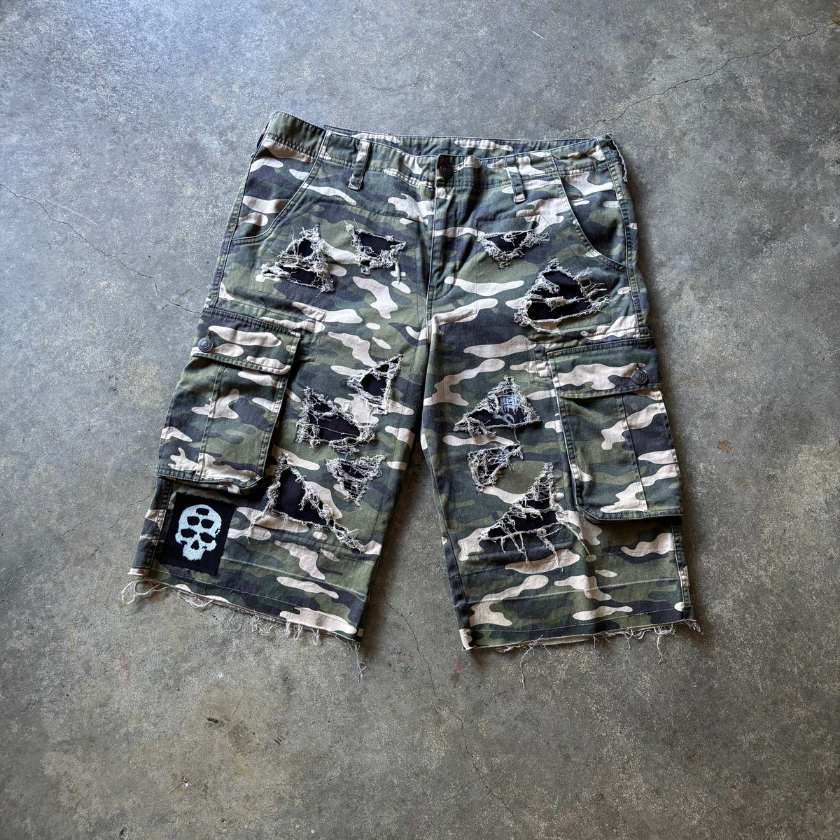 1/1 ‘CAMO TRUES’ Jorts - W36