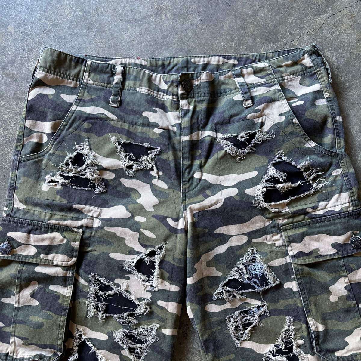 1/1 ‘CAMO TRUES’ Jorts - W36